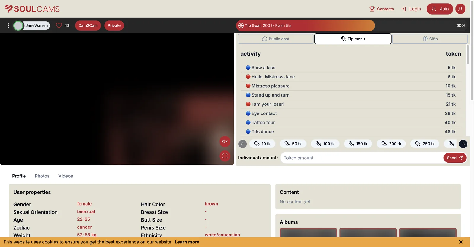 SoulCams room with the tip menu tab open, listing priced activities beside token amounts, above quick tip buttons and a free entry box